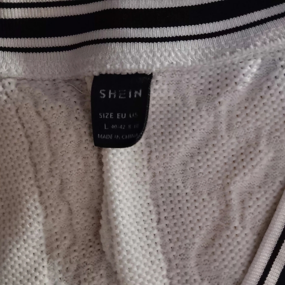 SHEIN White Cable Knit V-Neck Cropped Tank with Black Trim - Picture 11 of 11